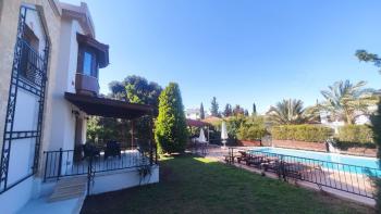 Girne Bellapais Bölgesinde Özel Havuzlu ve Peyzajlı Kiralık 4+1 Villa
