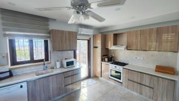 Girne Bellapais Bölgesinde Özel Havuzlu ve Peyzajlı Kiralık 4+1 Villa