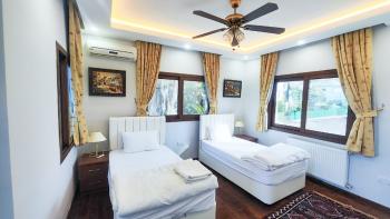 Girne Bellapais Bölgesinde Özel Havuzlu ve Peyzajlı Kiralık 4+1 Villa