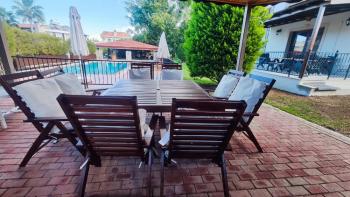 Girne Bellapais Bölgesinde Özel Havuzlu ve Peyzajlı Kiralık 4+1 Villa