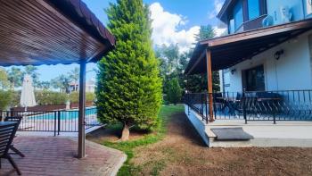 Girne Bellapais Bölgesinde Özel Havuzlu ve Peyzajlı Kiralık 4+1 Villa