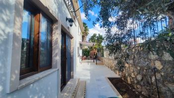 Girne Bellapais Bölgesinde Özel Havuzlu ve Peyzajlı Kiralık 4+1 Villa