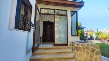Girne Bellapais Bölgesinde Özel Havuzlu ve Peyzajlı Kiralık 4+1 Villa