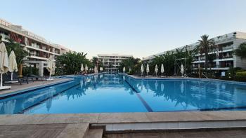 KKTC, Iskelede muhteşem yaşam tarzı bir site içeresinde taşınmaya hazır satılık 1+1 Daire