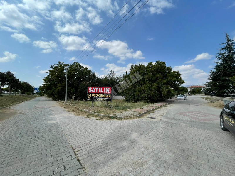AFYON ÜÇOK EMLAKTAN ALİ İHSANPAŞA MAH DA SATILIK ARSA