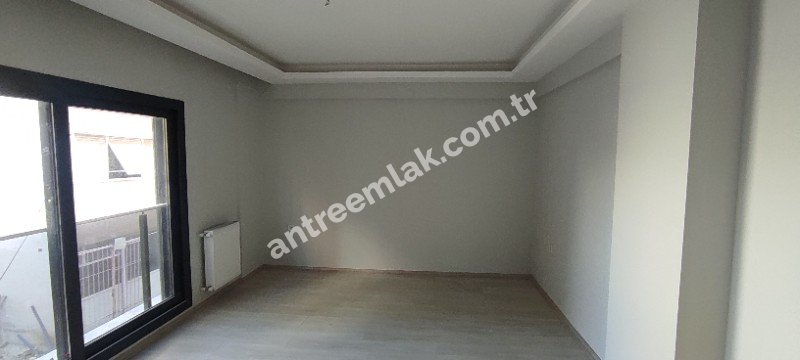 Antre Emlak'tan Satılık Bahçelievler'de Hastane Yanı Otoparklı Doğalgazlı 2+1, Arakat Yeni Daire