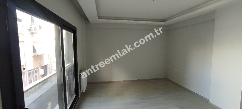 Antre Emlak'tan Satılık Bahçelievler'de Hastane Yanı Otoparklı Doğalgazlı 2+1, Arakat Yeni Daire