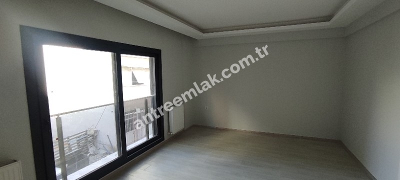 Antre Emlak'tan Satılık Bahçelievler'de Hastane Yanı Otoparklı Doğalgazlı 2+1, Arakat Yeni Daire