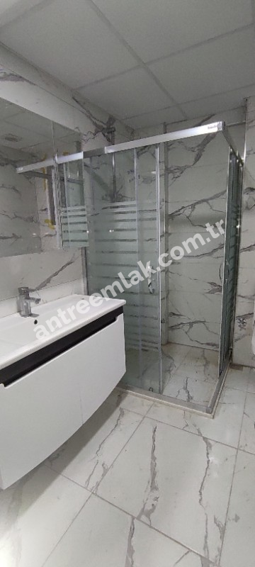 Antre Emlak'tan Satılık Bahçelievler'de Hastane Yanı Otoparklı Doğalgazlı 2+1, Arakat Yeni Daire