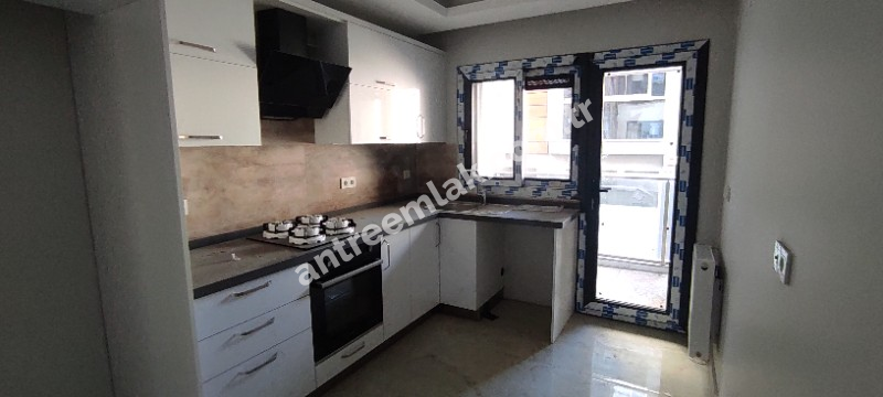 Antre Emlak'tan Satılık Bahçelievler'de Hastane Yanı Otoparklı Doğalgazlı 2+1, Arakat Yeni Daire