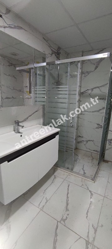 Antre Emlak'tan Satılık Bahçelievler'de Hastane Yanı Otoparklı Doğalgazlı 2+1, Arakat Yeni Daire