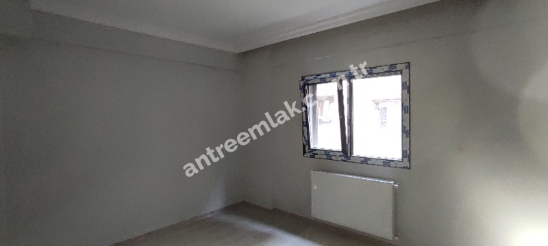 Antre Emlak'tan Satılık Bahçelievler'de Hastane Yanı Otoparklı Doğalgazlı 2+1, Arakat Yeni Daire