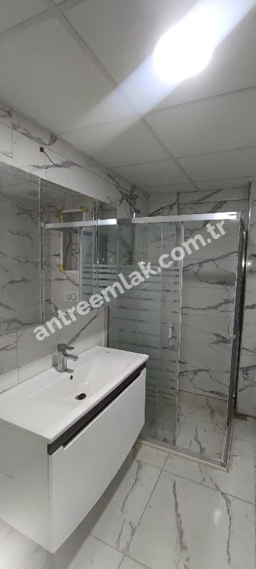 Antre Emlak'tan Satılık Bahçelievler'de Hastane Yanı Otoparklı Doğalgazlı 2+1, Arakat Yeni Daire