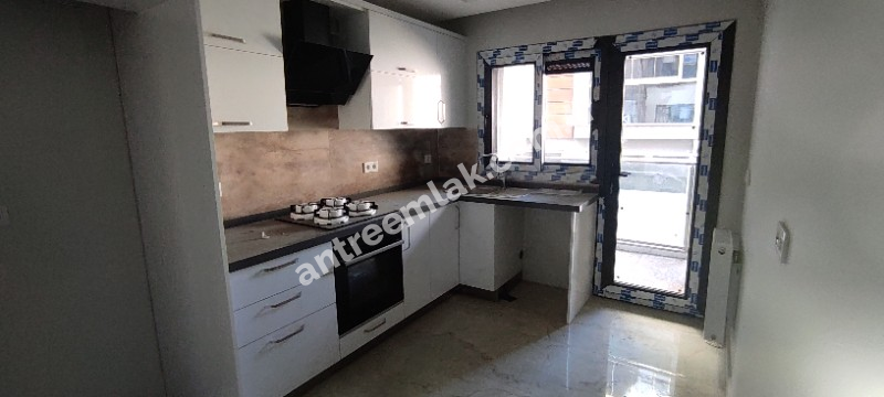 Antre Emlak'tan Satılık Bahçelievler'de Hastane Yanı Otoparklı Doğalgazlı 2+1, Arakat Yeni Daire