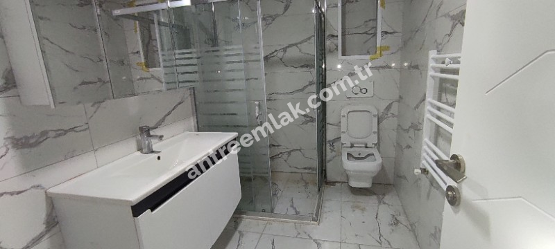 Antre Emlak'tan Satılık Bahçelievler'de Hastane Yanı Otoparklı Doğalgazlı 2+1, Arakat Yeni Daire