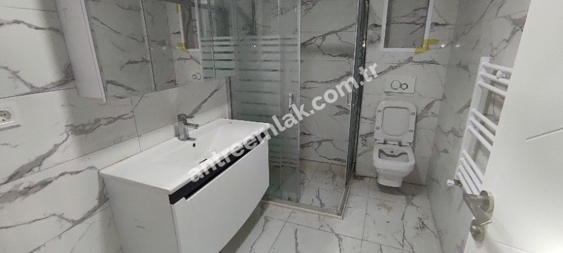 Antre Emlak'tan Satılık Bahçelievler'de Hastane Yanı Otoparklı Doğalgazlı 2+1, Arakat Yeni Daire