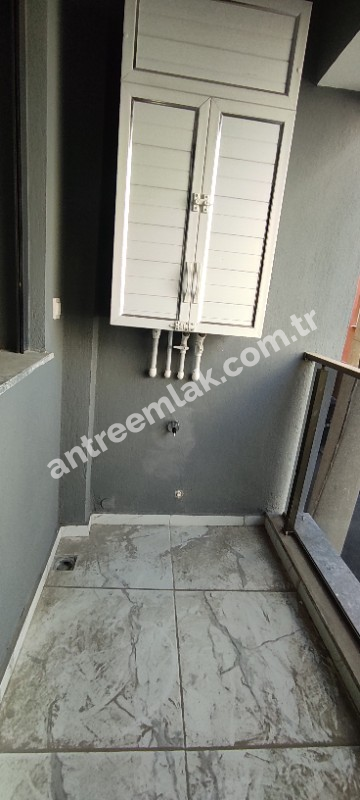 Antre Emlak'tan Satılık Bahçelievler'de Hastane Yanı Otoparklı Doğalgazlı 2+1, Arakat Yeni Daire