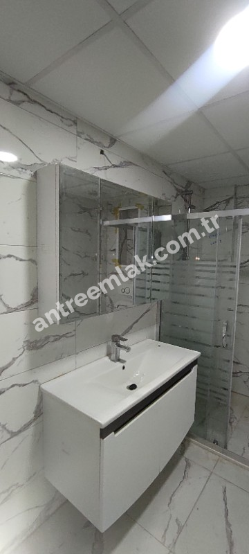 Antre Emlak'tan Satılık Bahçelievler'de Hastane Yanı Otoparklı Doğalgazlı 2+1, Arakat Yeni Daire