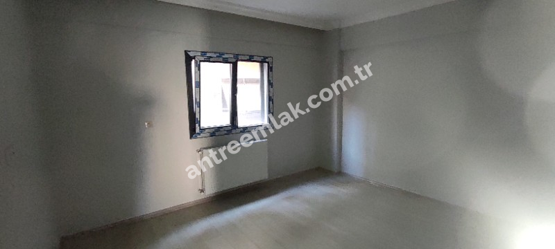 Antre Emlak'tan Satılık Bahçelievler'de Hastane Yanı Otoparklı Doğalgazlı 2+1, Arakat Yeni Daire