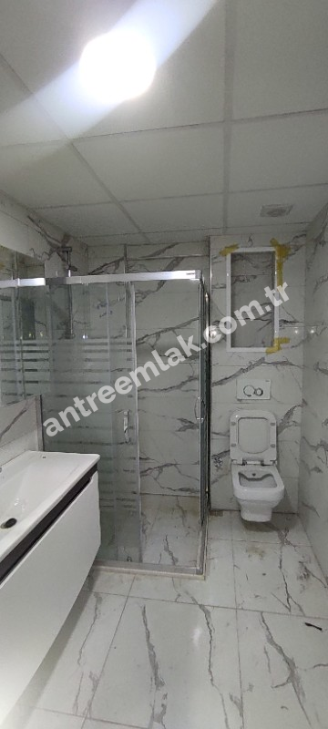 Antre Emlak'tan Satılık Bahçelievler'de Hastane Yanı Otoparklı Doğalgazlı 2+1, Arakat Yeni Daire