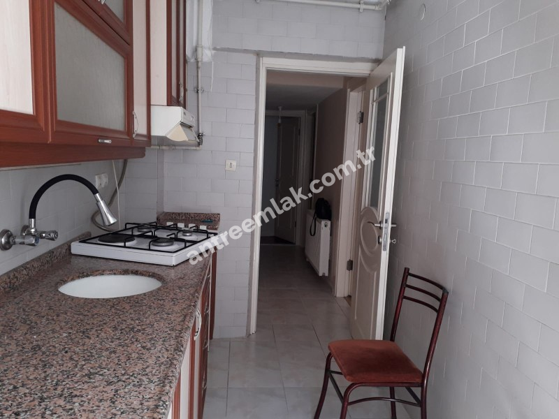Antre Emlak'tan Satılık  Bahçelievler'de  2+1, Doğalgazlı Bakımlı Ara Kat Daire