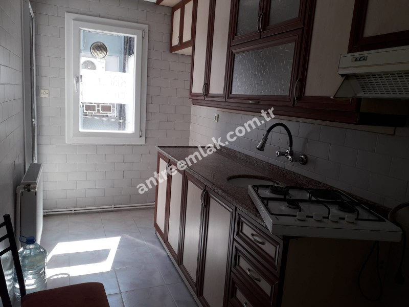 Antre Emlak'tan Satılık  Bahçelievler'de  2+1, Doğalgazlı Bakımlı Ara Kat Daire