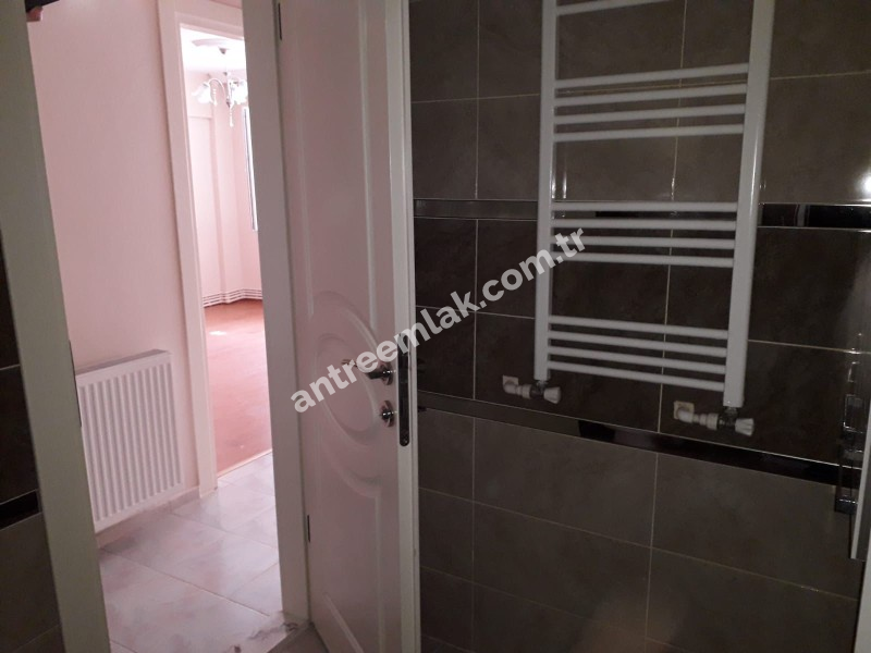 Antre Emlak'tan Satılık  Bahçelievler'de  2+1, Doğalgazlı Bakımlı Ara Kat Daire