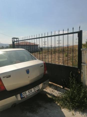 Güvenay - Çorum Cemilbey Yolu Kayı - Kıvırcık Yol Ayrımı Ana Yolda Bahçe