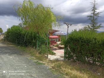 ACİL SATILIK ÇORUM HAMAMLIÇAY KÖY 850 M² EVİ OLAN SATILIK BAHÇE