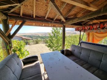 ACİL SATILIK ÇORUM HAMAMLIÇAY KÖY 850 M² EVİ OLAN SATILIK BAHÇE