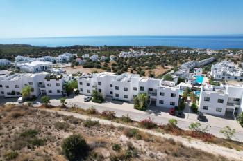 KKTC Girne Esentepe'de Site İçerisinde Deniz Manzaralı 3+1 Ultra Lüks Özel Teraslı Penthouse