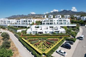 KKTC Girne Esentepe'de Site İçerisinde Deniz Manzaralı 3+1 Ultra Lüks Özel Teraslı Penthouse