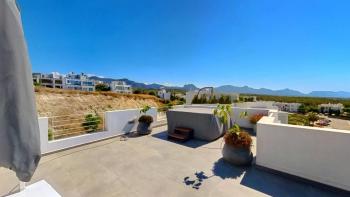 KKTC Girne Esentepe'de Site İçerisinde Deniz Manzaralı 3+1 Ultra Lüks Özel Teraslı Penthouse