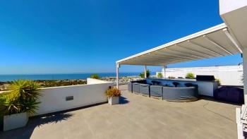KKTC Girne Esentepe'de Site İçerisinde Deniz Manzaralı 3+1 Ultra Lüks Özel Teraslı Penthouse