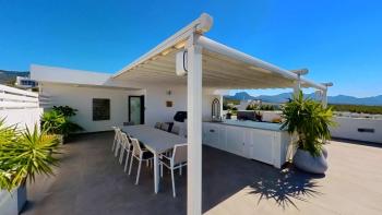 KKTC Girne Esentepe'de Site İçerisinde Deniz Manzaralı 3+1 Ultra Lüks Özel Teraslı Penthouse