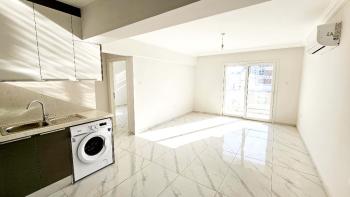 KKTC, Iskelede Muhteşem Yaşam Tarzı bir Site Içeresinde Taşınmaya Hazır Satılık 1+1 Daire