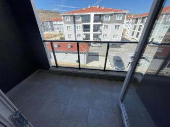 AFYON ÜÇOK EMLAKTAN KANLICA MAH DA SATILIK SIFIR LÜKS 3+1 DAİRE
