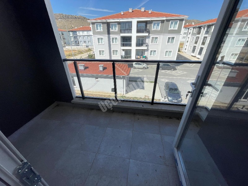 AFYON ÜÇOK EMLAKTAN KANLICA MAH DA SATILIK SIFIR LÜKS 3+1 DAİRE