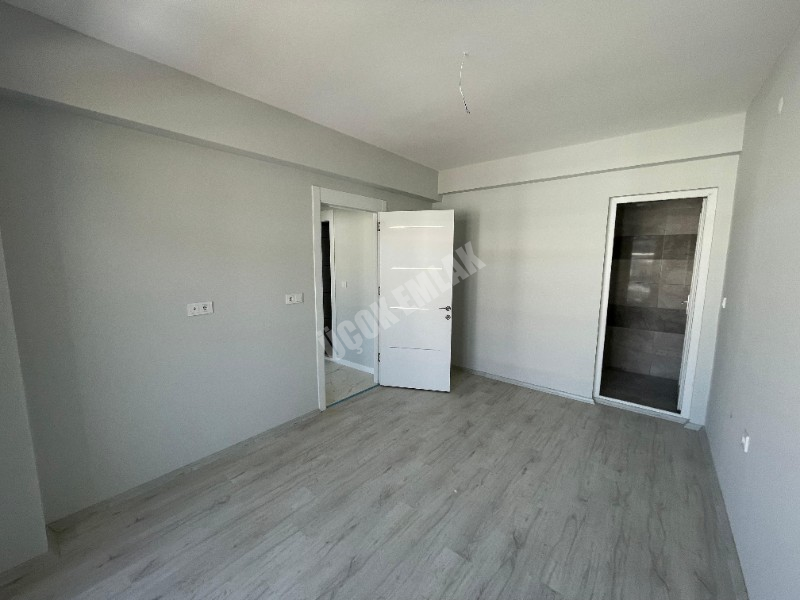 AFYON ÜÇOK EMLAKTAN KANLICA MAH DA SATILIK SIFIR LÜKS 3+1 DAİRE