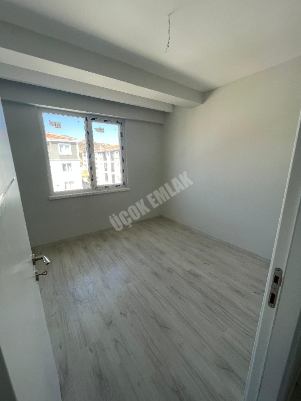 AFYON ÜÇOK EMLAKTAN KANLICA MAH DA SATILIK SIFIR LÜKS 3+1 DAİRE
