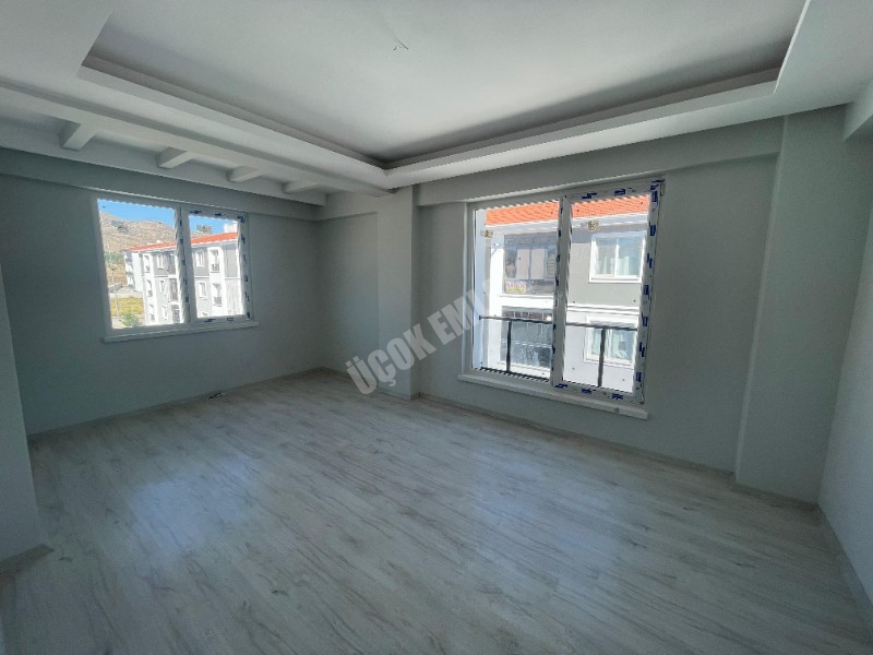 AFYON ÜÇOK EMLAKTAN KANLICA MAH DA SATILIK SIFIR LÜKS 3+1 DAİRE