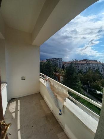 GÜVENAY - ÇORUM ADİL CANDEMİR PARKI KARŞISI SATILIK 4+1 DAİRE