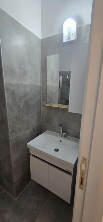 KÜÇÜKKAYMAKLI BÖLGESİNDE ANA CADDE ÜZERİ LÜX KİRALIK DAİRE