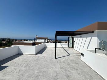 Girne Alsancak Bölgesinde 2+1 Demiz ve Dağ Manzaralı, Özel Çatı Teraslı Penthouse!