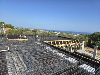 Girne Bellapaise de Satılık Havuzlu Ebeveyn Banolu 3+1 Villalar