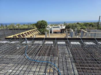 Girne Bellapaise de Satılık Havuzlu Ebeveyn Banolu 3+1 Villalar