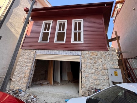 Eyüpsultan Nişancı Mahallesi Otoparklı Havuzlu Satılık Müstakil Ev