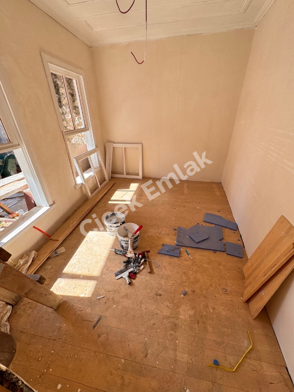 Eyüpsultan Nişancı Mahallesi Otoparklı Havuzlu Satılık Müstakil Ev