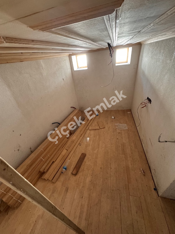 Eyüpsultan Nişancı Mahallesi Otoparklı Havuzlu Satılık Müstakil Ev