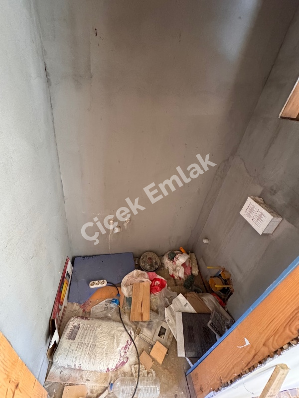 Eyüpsultan Nişancı Mahallesi Otoparklı Havuzlu Satılık Müstakil Ev